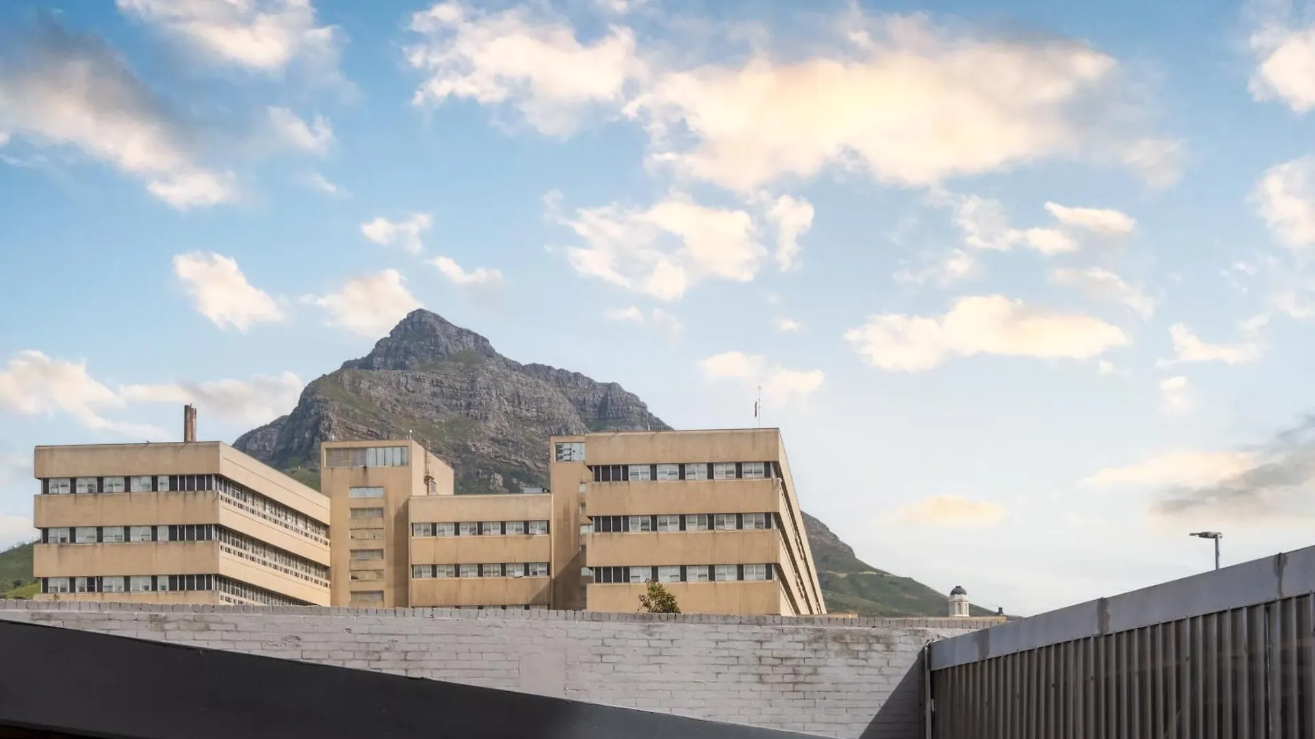 Madison Modern Oasis Apartment Cape Town