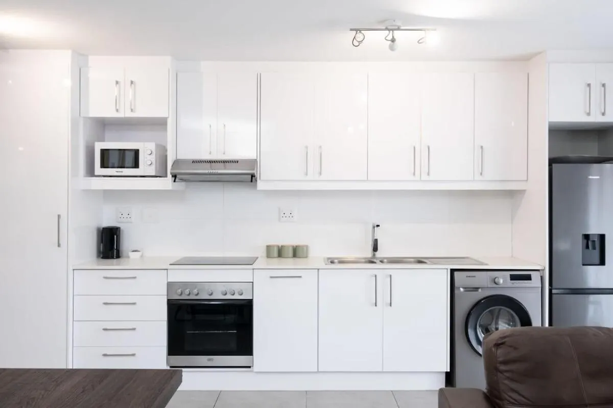 Madison Modern Oasis Apartment Cape Town